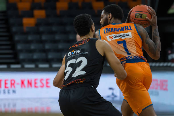 今晚是个难 今晚是个难